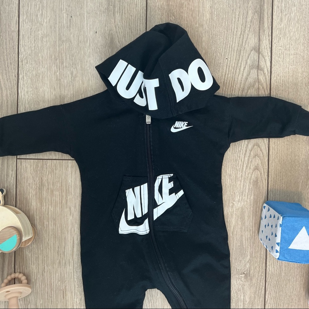 Nike black Full-Zip Long Sleeve Hooded romper - Picture 2 of 3